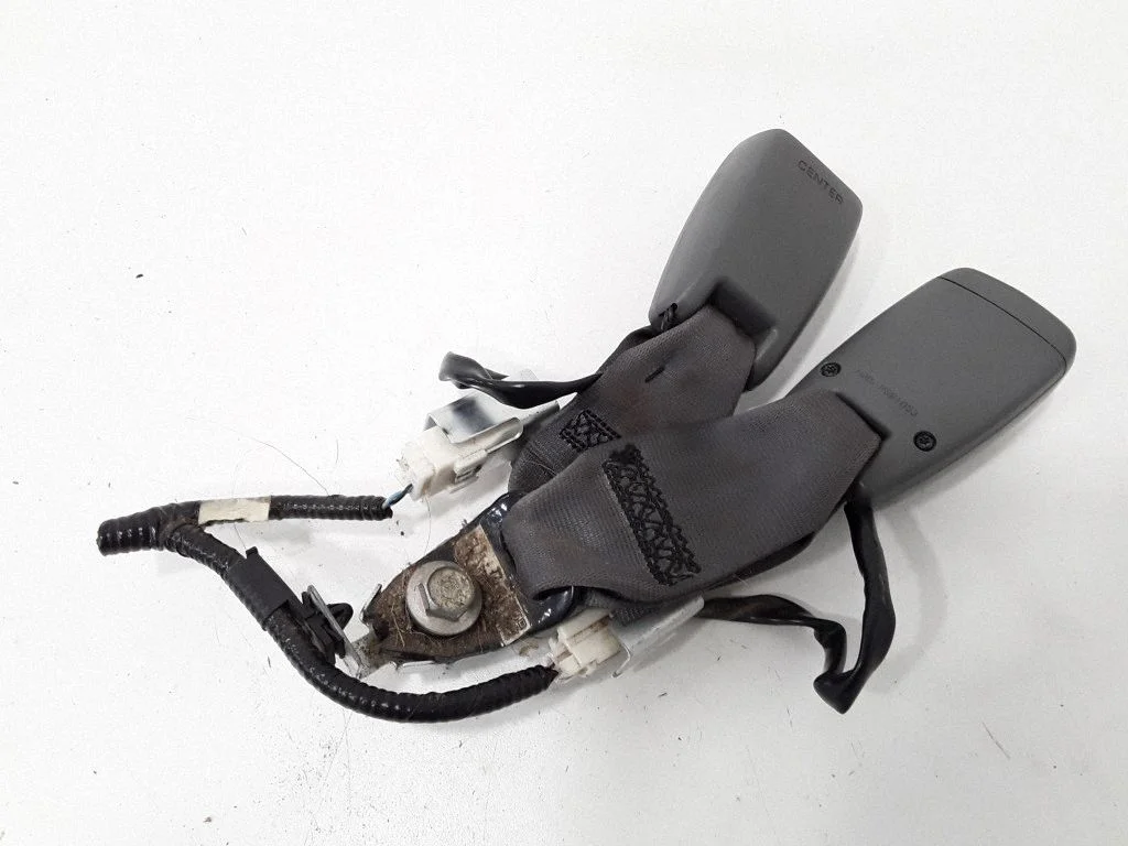 Rear seatbelt buckle