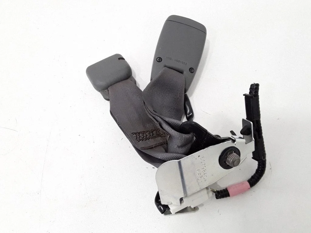 Rear seatbelt buckle