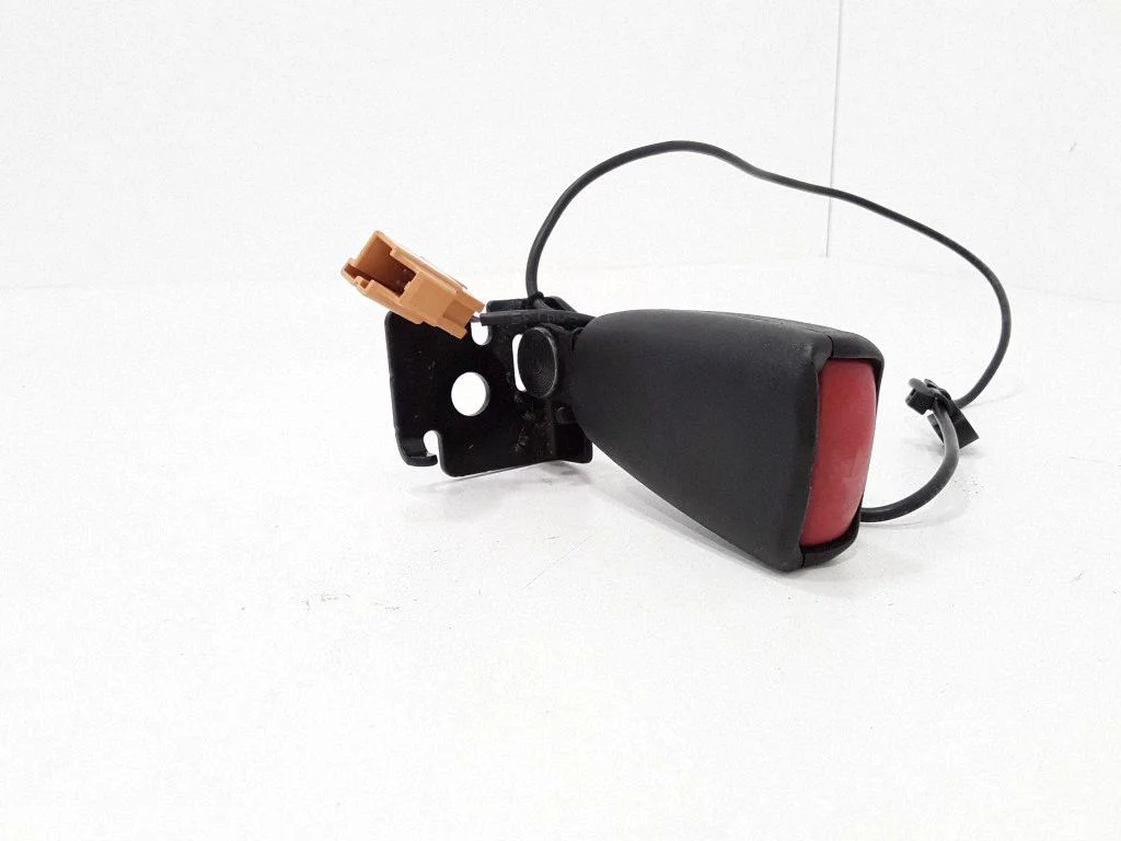 Rear seatbelt buckle – Volvo V50 (2008-2012)
