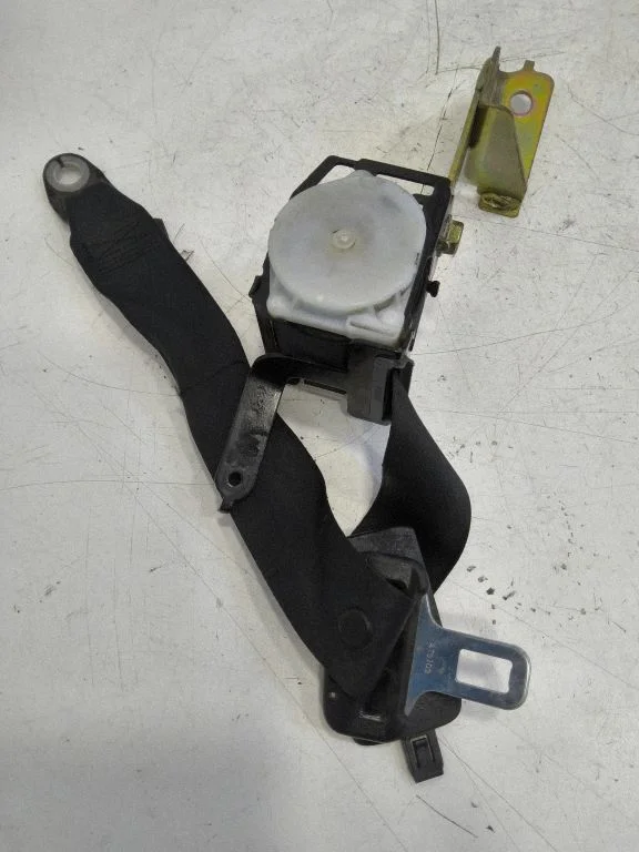 Rear seatbelt – rear left