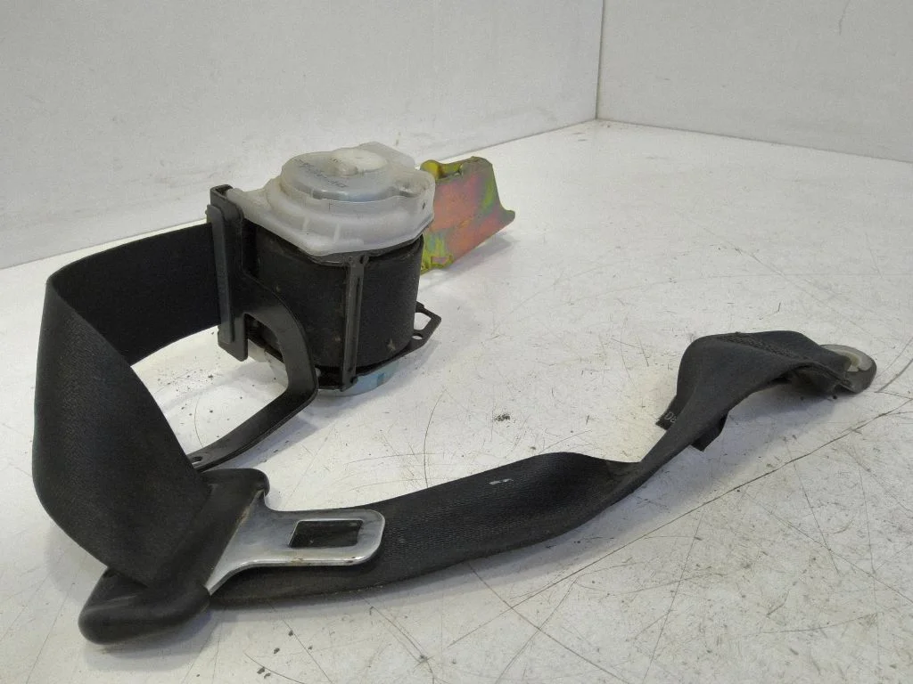 Rear seatbelt – rear right