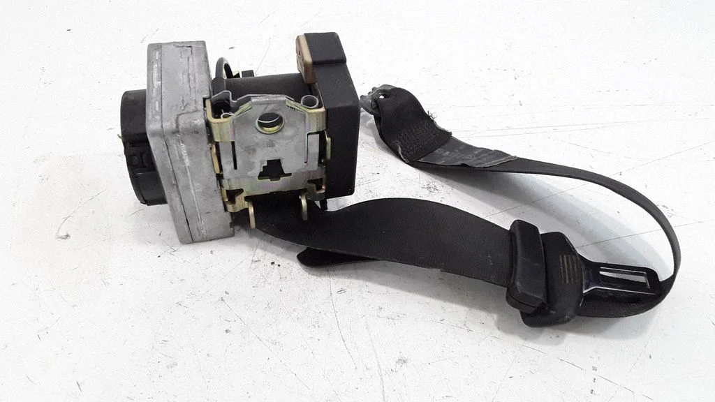 Rear seatbelt – right