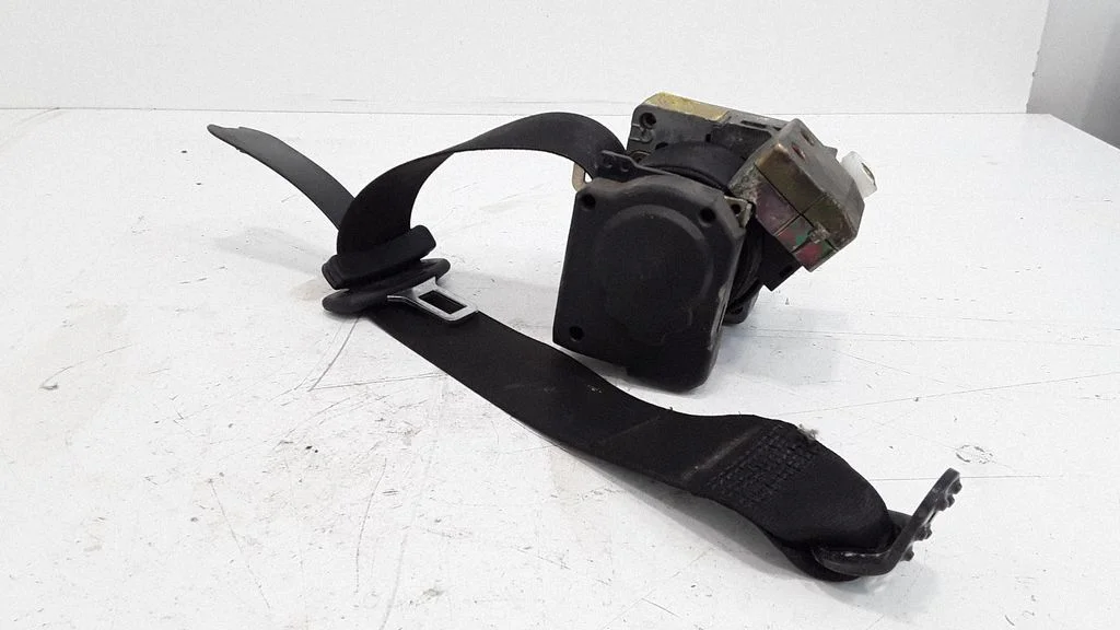 Rear seatbelt – left