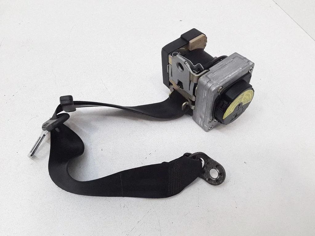 Rear seatbelt – left