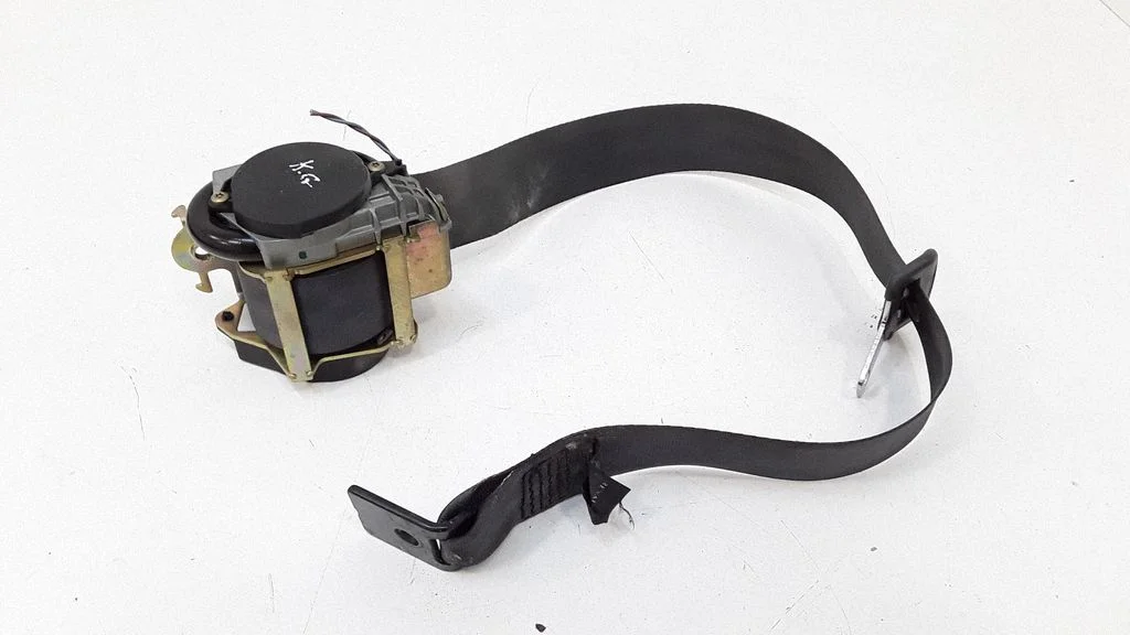 Rear seatbelt – left