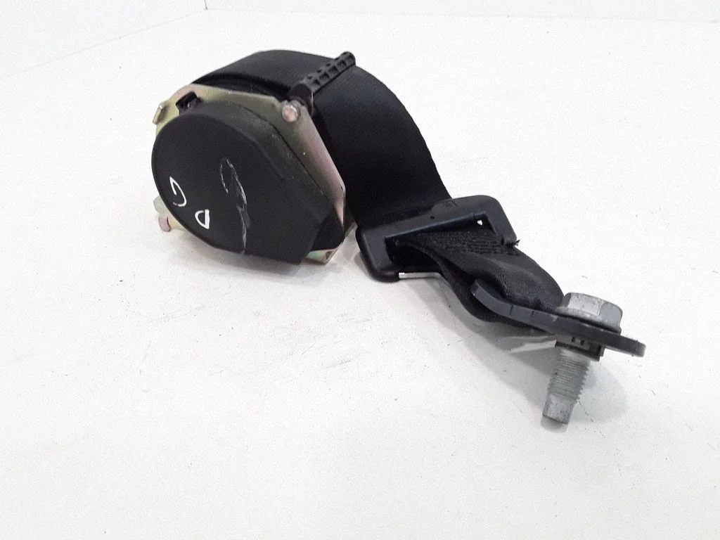 Rear seatbelt – rear right