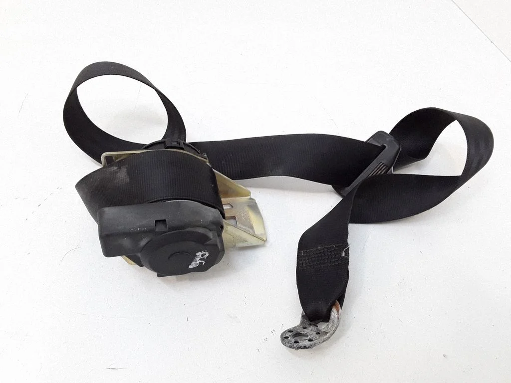 Rear seatbelt – right