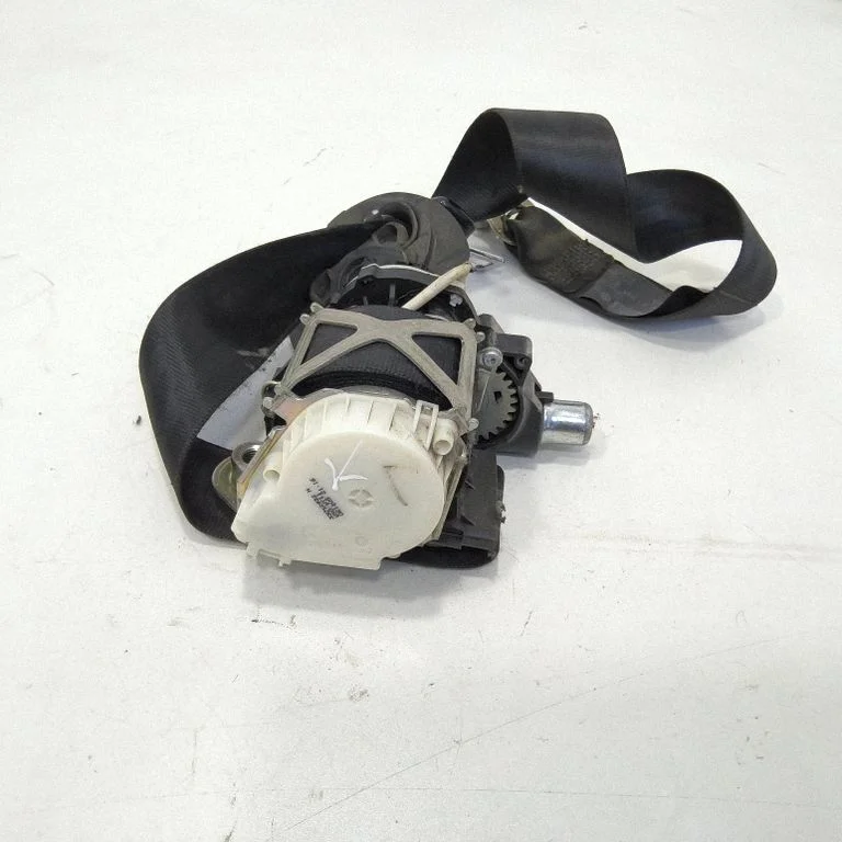 Front seatbelt – Volkswagen Passat B6 (2005-2010)