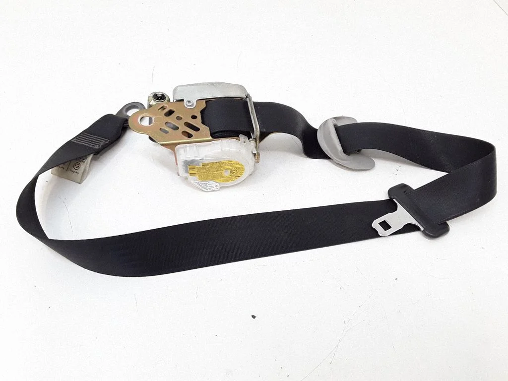Front seatbelt – Toyota Corolla Verso AR10 (2004-2009)