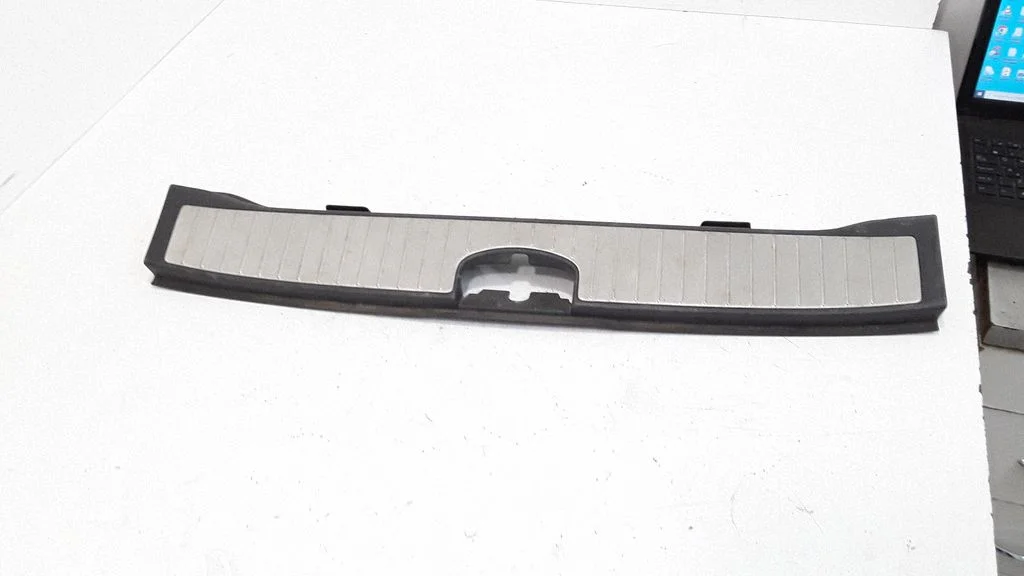Other trunk/boot trim element – rear