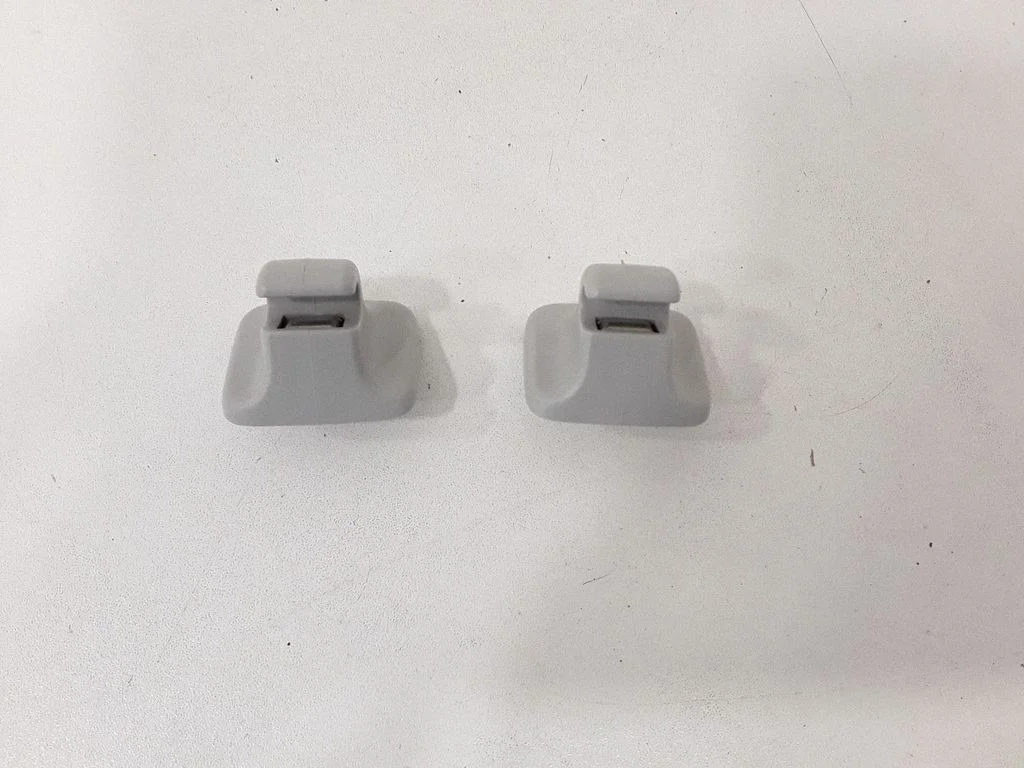 Sun visor clip/hook/bracket