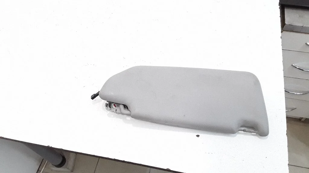 Sun visor – front left