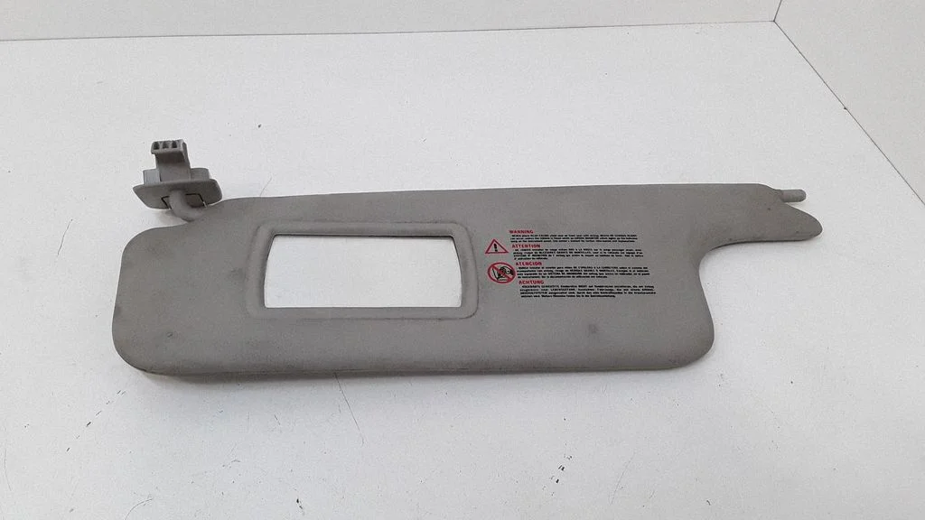 Sun visor – right