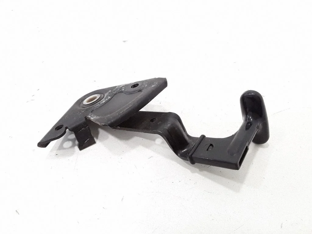 Engine bonnet (hood) release handle