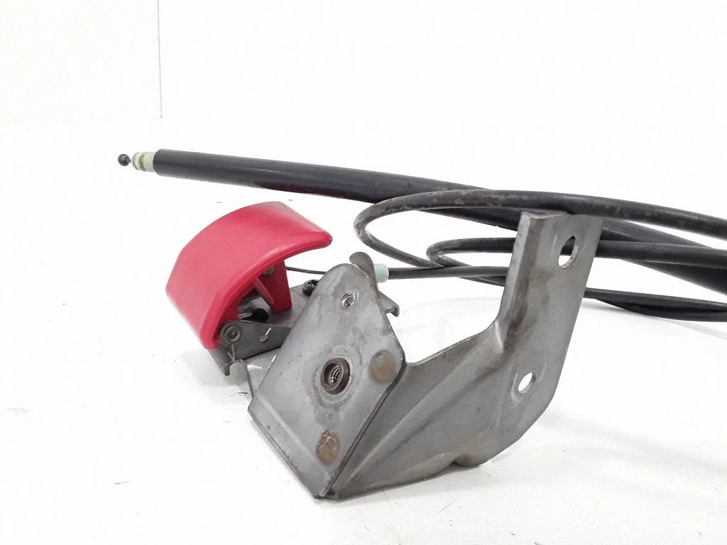 Engine bonnet (hood) release handle – Volvo S40, V40 (1995-2004)