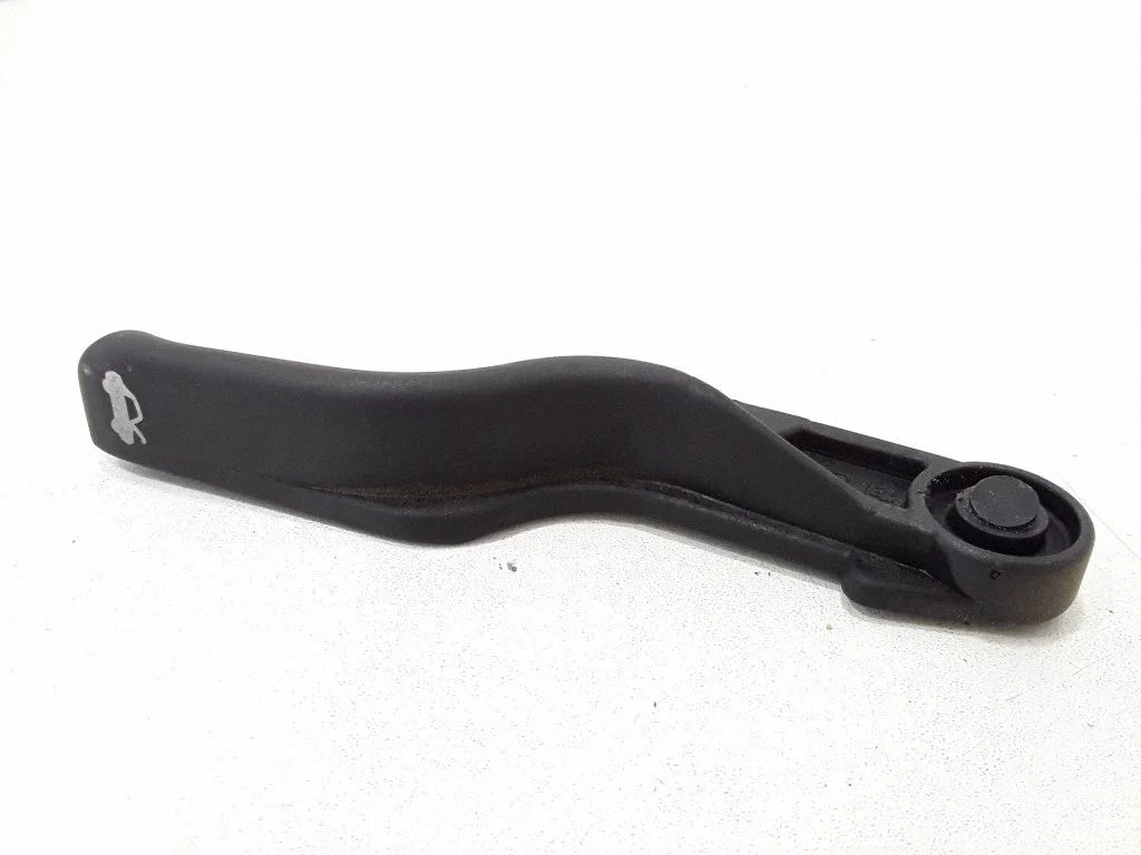 Engine bonnet (hood) release handle