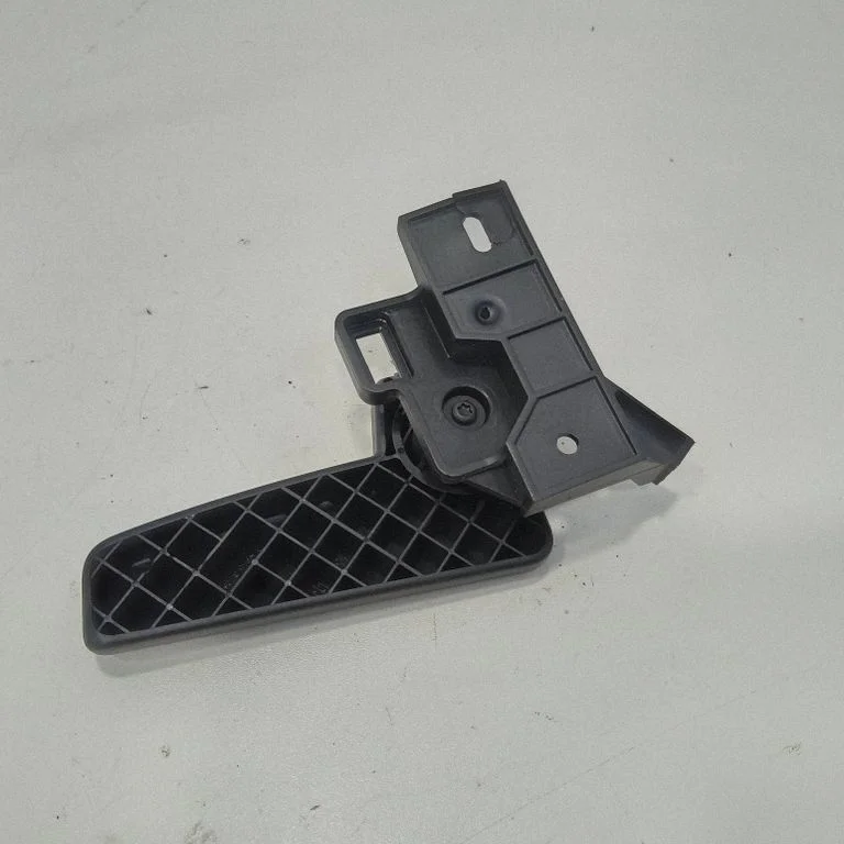 Engine bonnet (hood) release handle 6R1823633