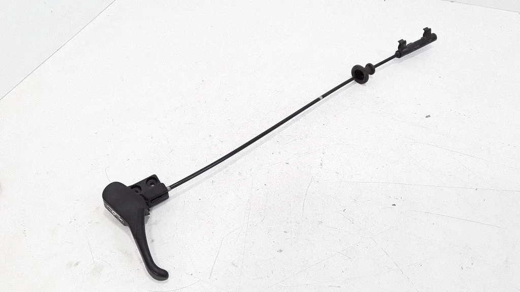 Engine bonnet (hood) release handle