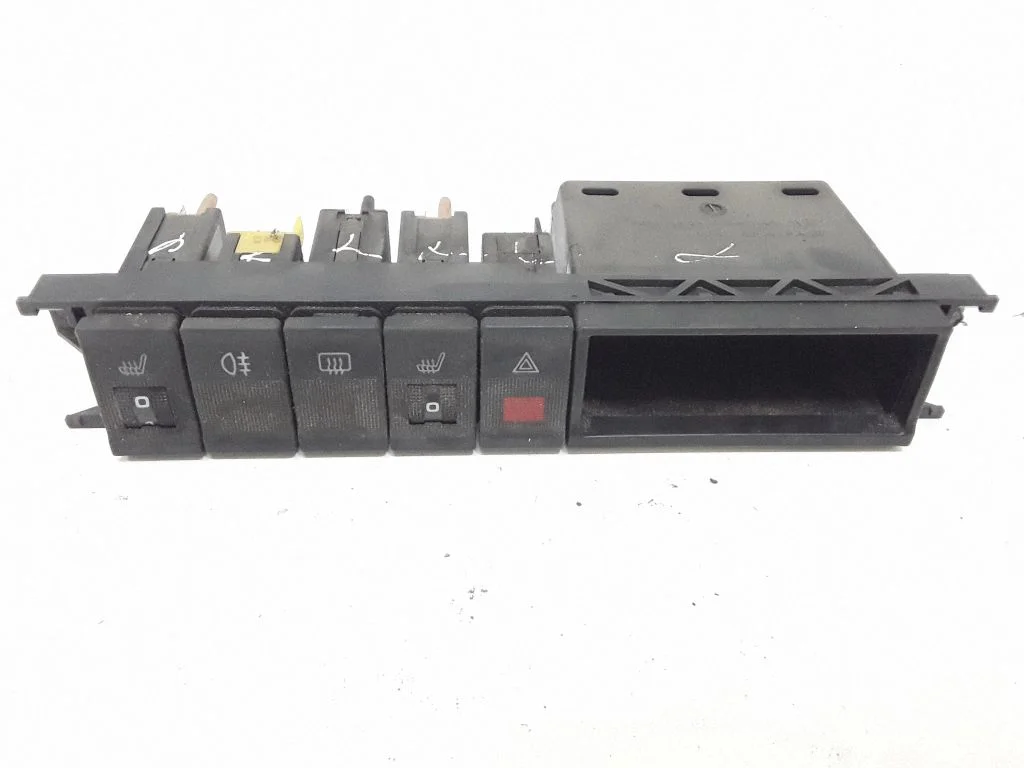Hazard light switch 4A0941561A