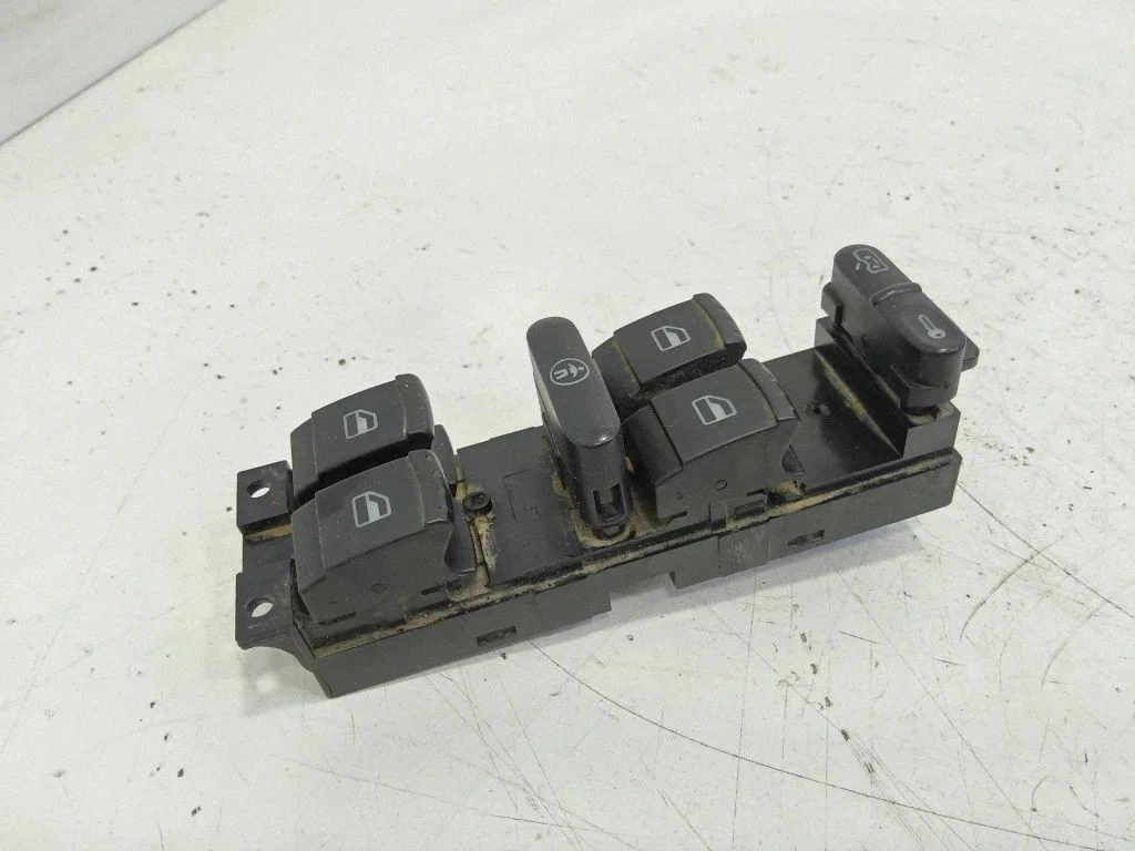 Przełącznik szyb elektrycznych 7M3959857B