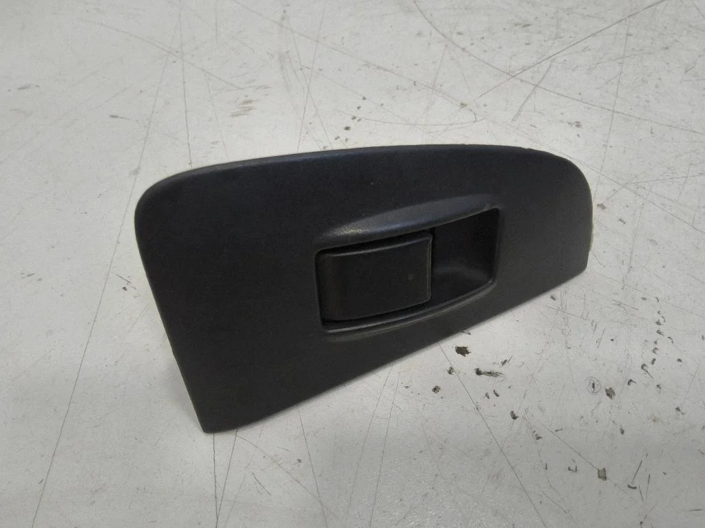 Electric window control switch – front right