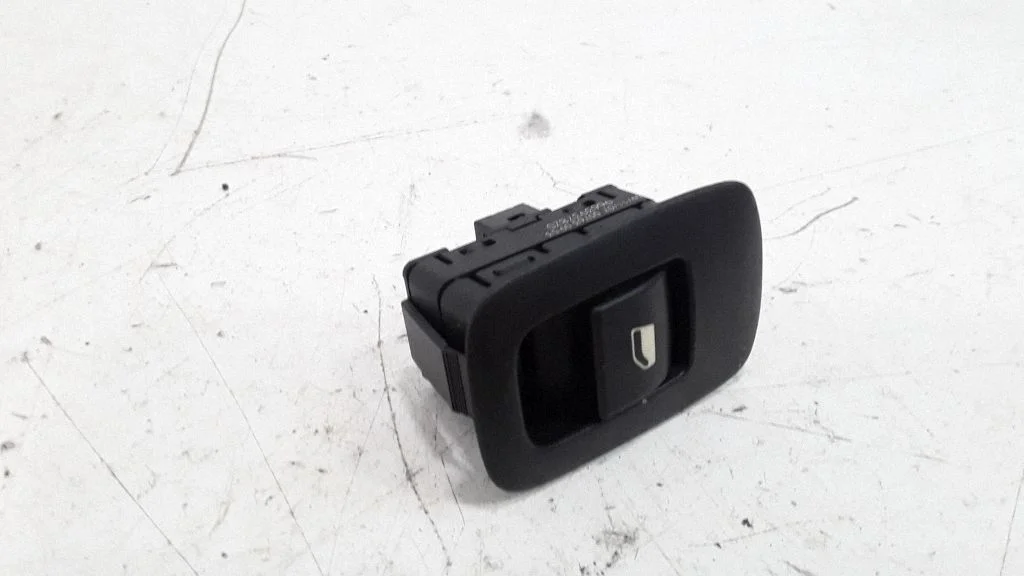 Electric window control switch 96639378