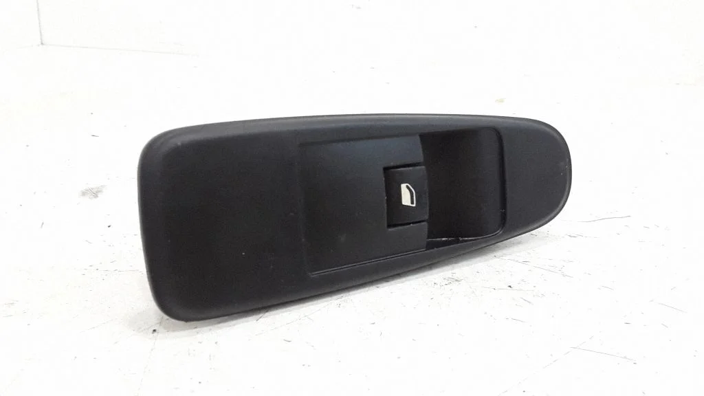 Electric window control switch 96639377