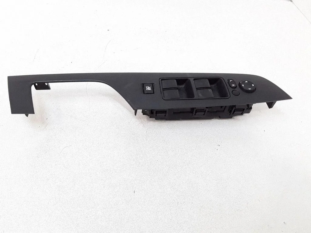 Electric window control switch GS8S684L1