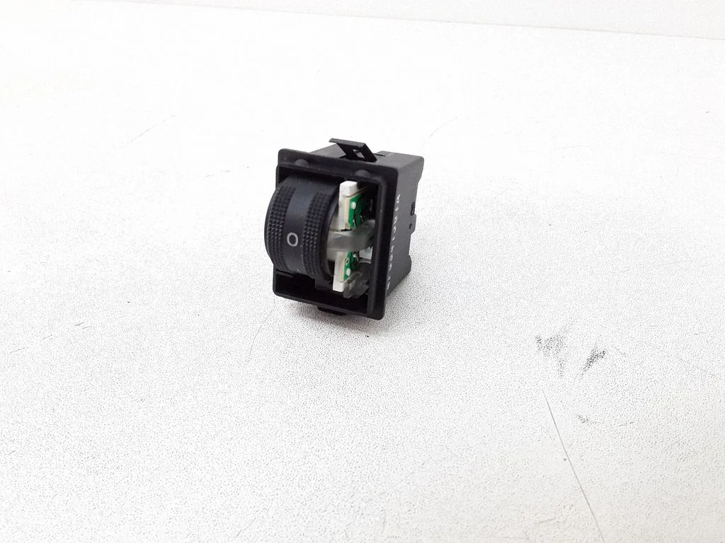 Headlight level height control switch – Audi A6 Allroad C6 (2006-2011)