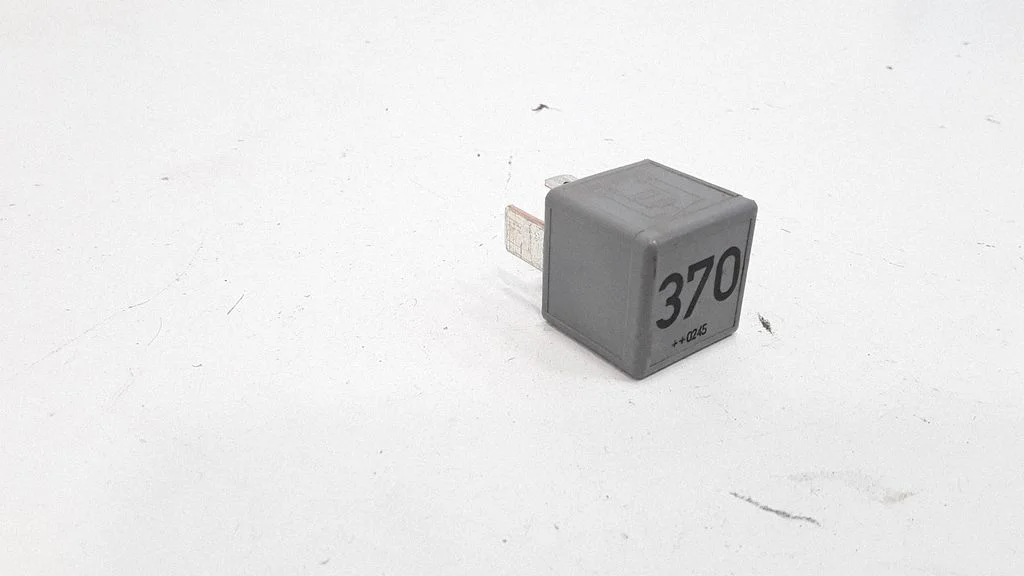 Other relay 8D0951253