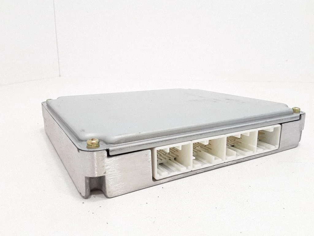 Dzinēja vadības bloks 8966105690