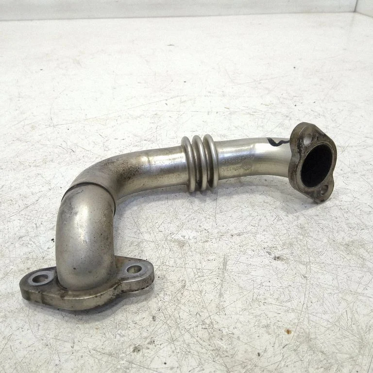 EGR-klapi toru (-d)/ voolik (-ud) – eesmine