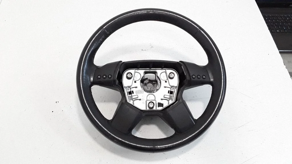 Steering wheel – left