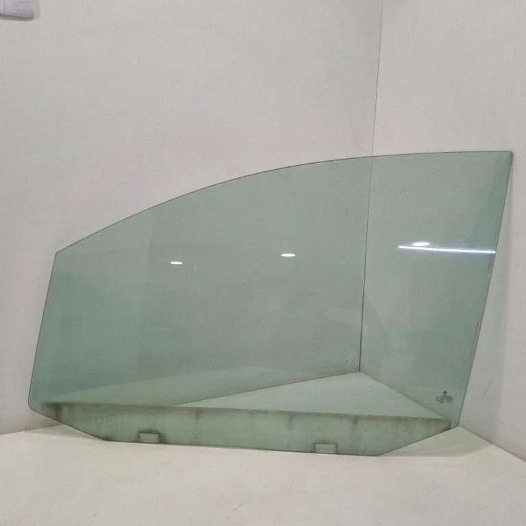 Galvenais priekšējo durvju stikls (četrdurvju) 43R001582