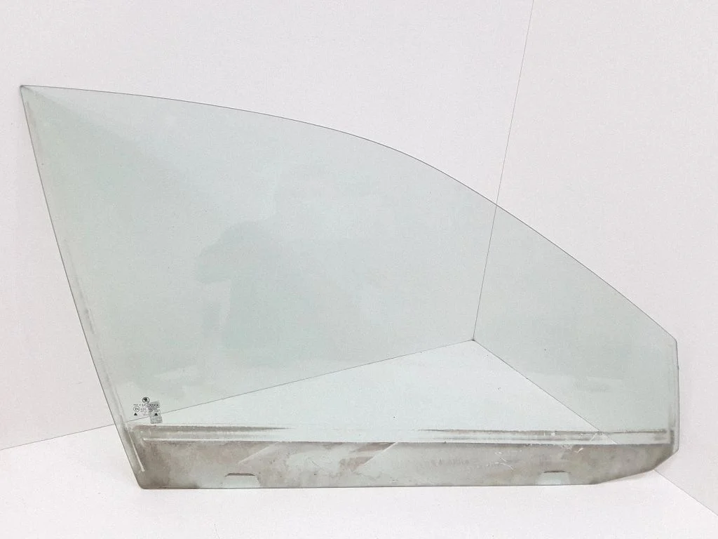 Front door window glass four-door 43R00049