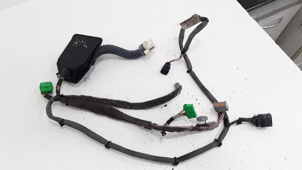 Front door wiring loom – front left