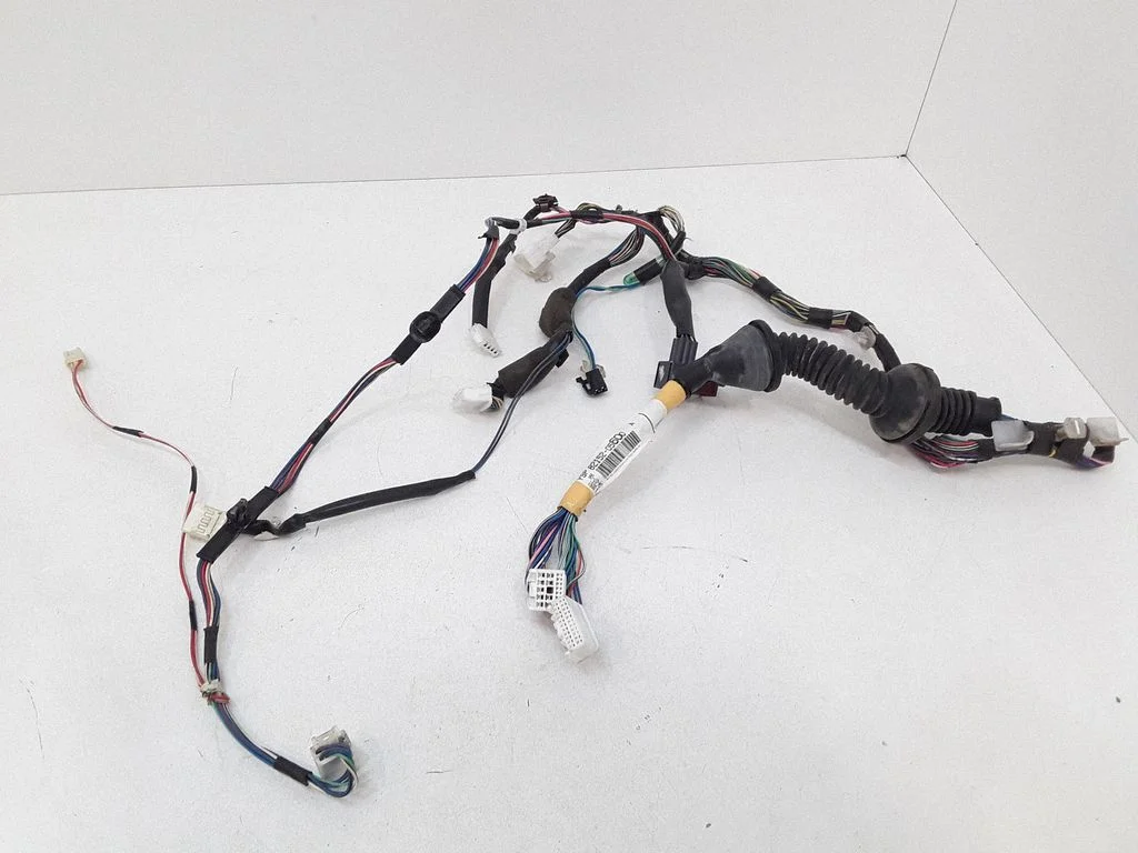 Front door wiring loom – Toyota Avensis T250 (2006-2009)
