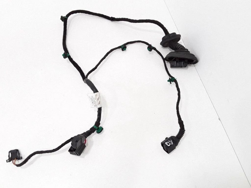 Rear door wiring loom 8E0971687