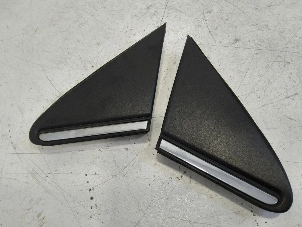 Plastic wing mirror trim cover X4009929