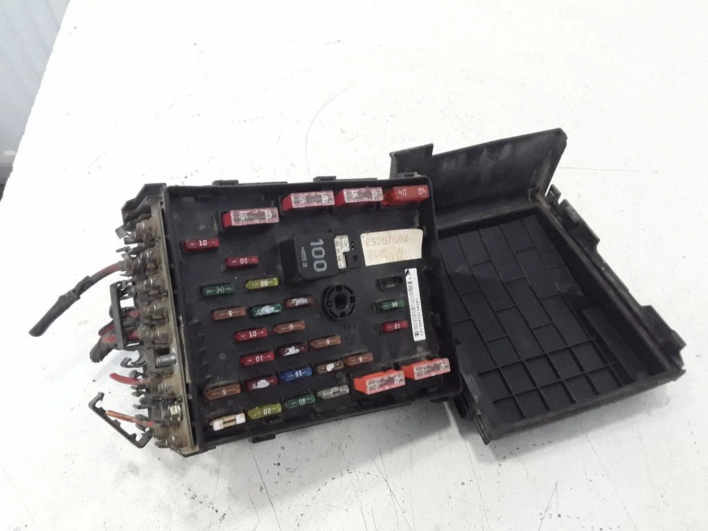 Drošinātāju kārba (komplekts) 3C0971249