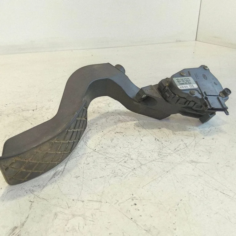 Accelerator throttle pedal 8D1721523F