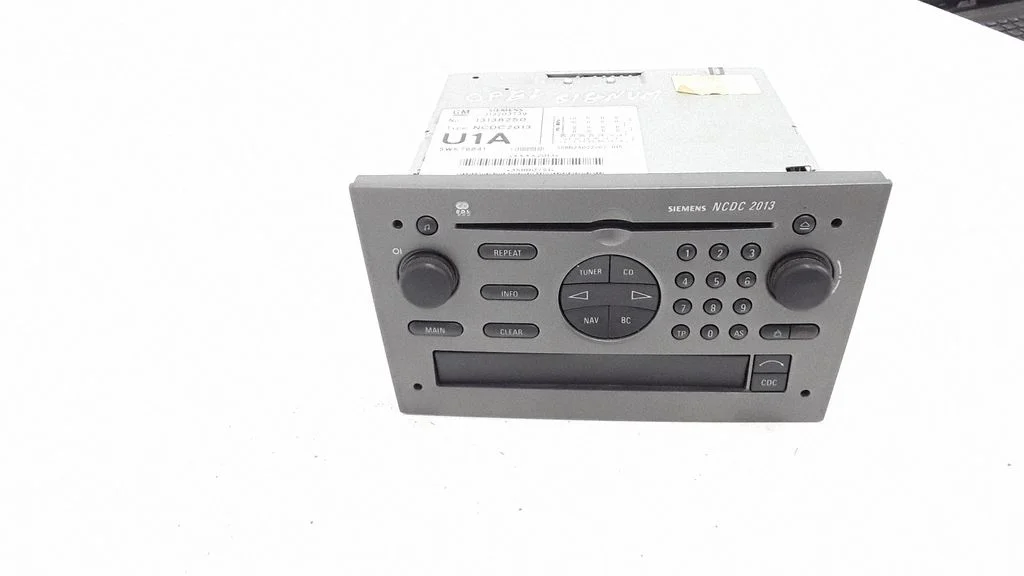 Radio/CD/DVD/GPS head unit – Opel Signum (2003-2008)