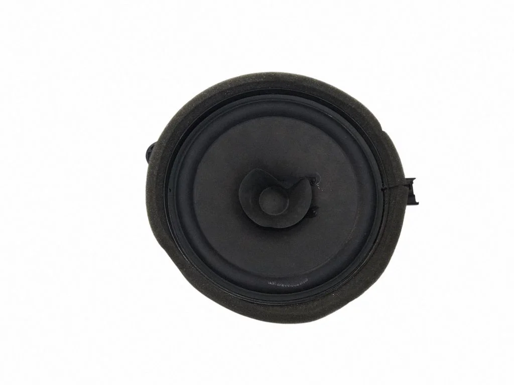 Skaļrunis (-ņi) priekšējās durvīs 30752083