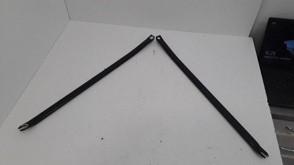 Kita variklio skyriaus detalė