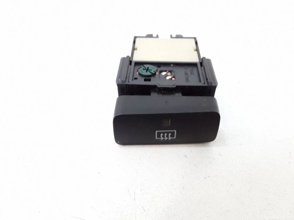 Windscreen/window heater switch – Toyota Corolla Verso E121 (2004-2007)