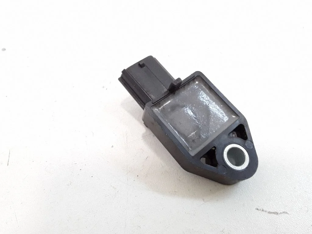 Airbag deployment crash/impact sensor – Toyota Avensis T250 (2003-2006)