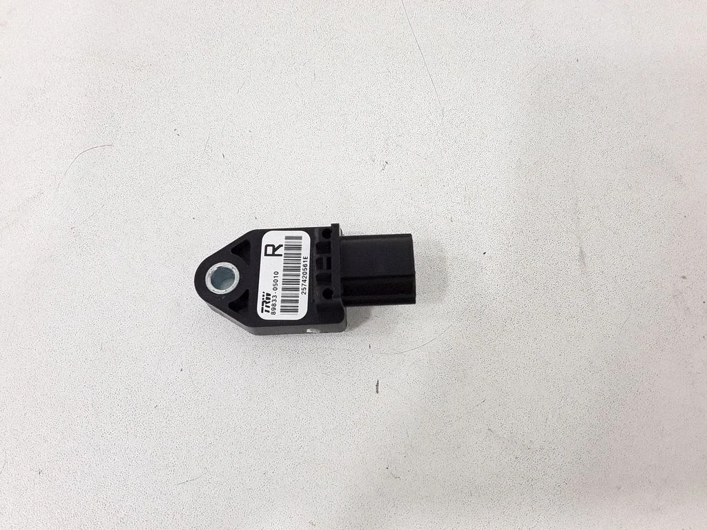 Airbag deployment crash/impact sensor – Toyota Avensis T250 (2003-2006)