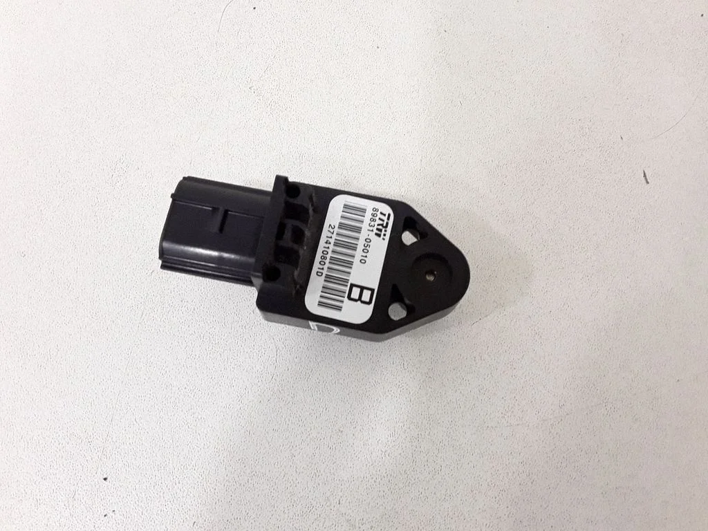 Drošības spilvenu trieciena sensors – labā