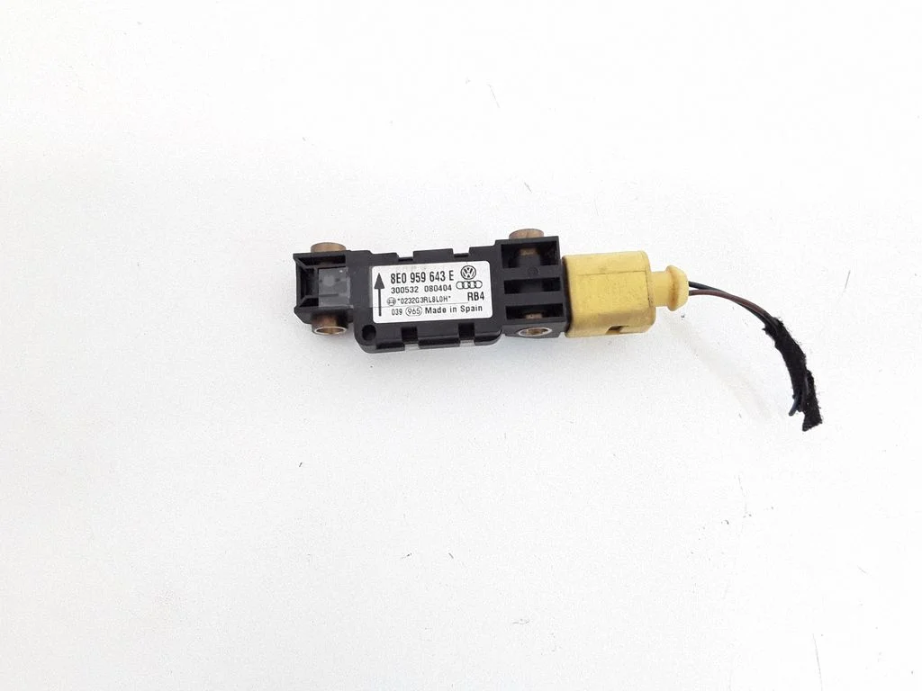 Drošības spilvenu trieciena sensors 8E0959643E