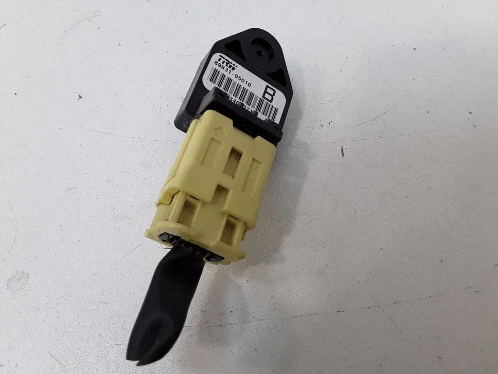 Turvapadja löögiandur 8983105010